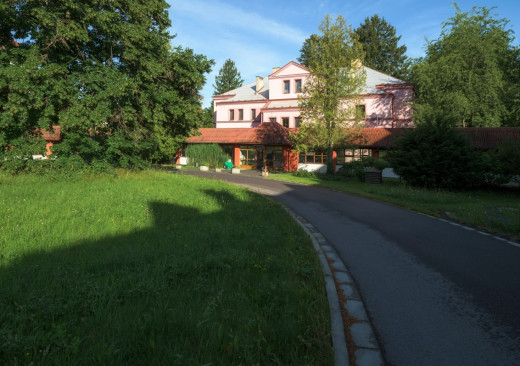 Pavilón F - robotické centrum a služby